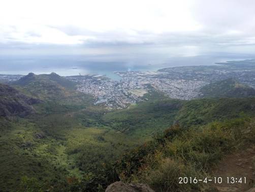 说明:俯瞰路易港