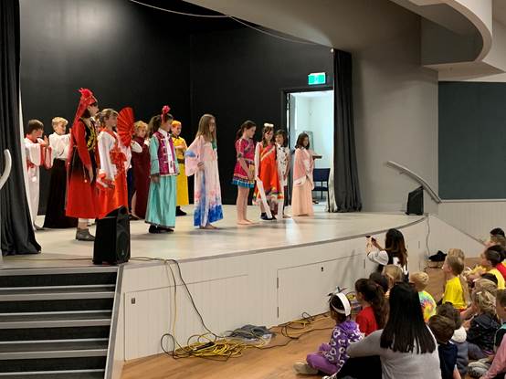 发现中国民族服装秀